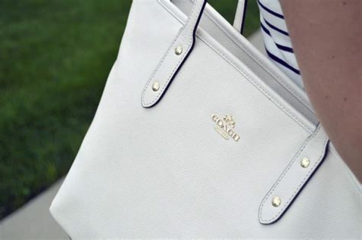 Why is saffiano leather so popular?