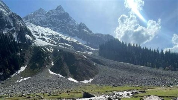 Why kashmir is called paradise on earth?