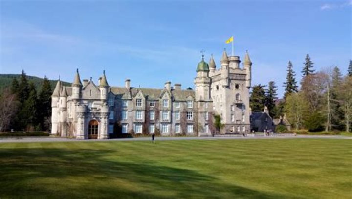 Why was balmoral castle built?