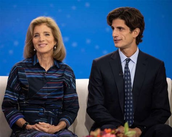 Will dwight and caroline have another child?