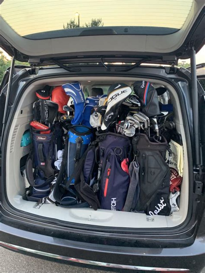 Will golf clubs fit in miata trunk?