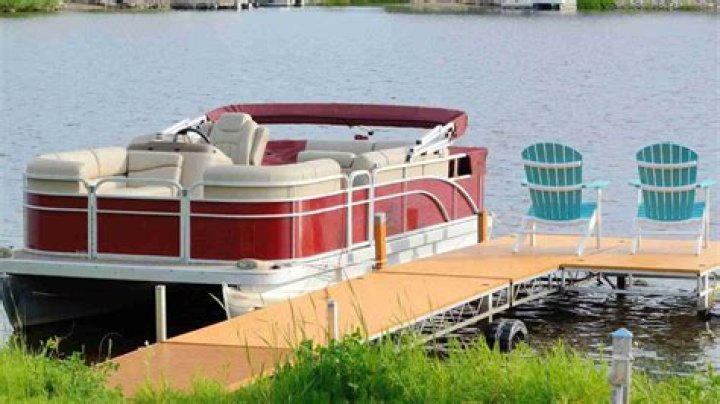 Will pontoon boat sink?
