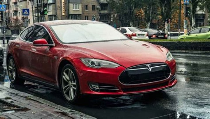 Will rain damage a freshly painted car?