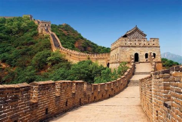 Would a ruler who followed confucian or daoist ideas have built the great wall why or why not?