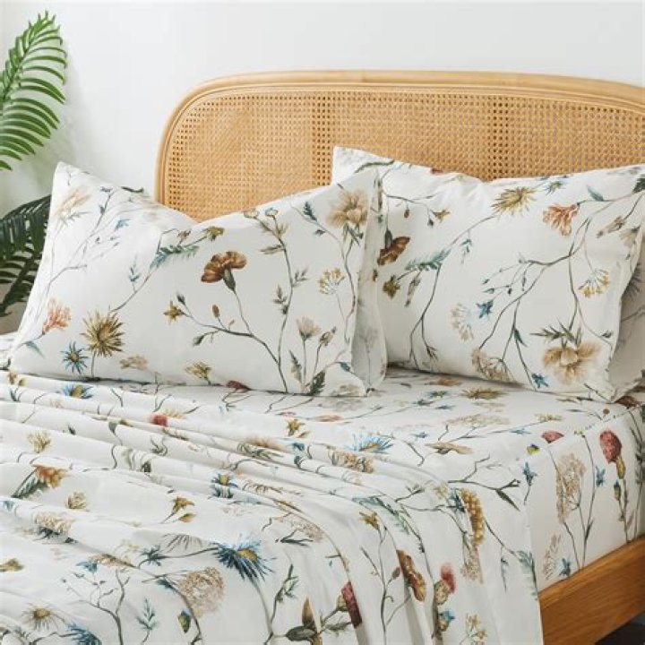 Would full sheets fit queen bed?